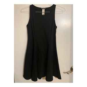 Black Skater Dress | JUNIORS | Medium